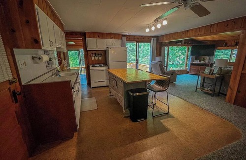 Irons Cottage | Riverside Retreat: Beautiful River Views & Pet Friendly