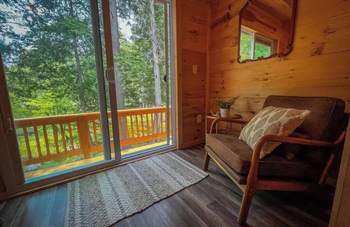 Irons Cottage | Riverside Retreat: Beautiful River Views & Pet Friendly