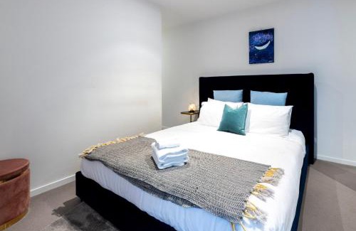 Maribyrnong Apartment | Riverside Retreat by Waters Edge