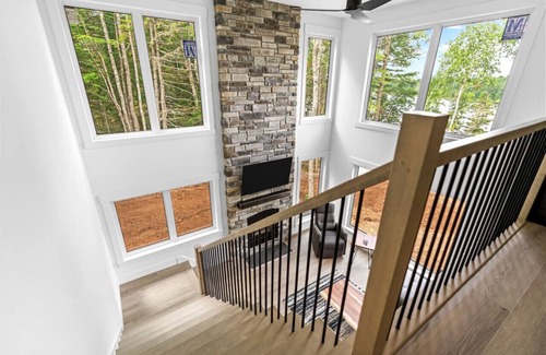 Weldford Cottage | Riverside Retreat - Luxury getaway w/hot tub