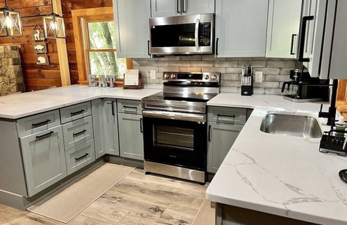 Ellijay Cabin | Riverside Retreat Cartecay, Hot Tub, Fire Pit, Gameroom