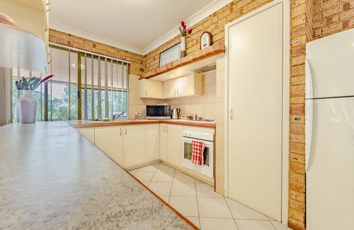 Ravenswood House | Riverside Retreat in Ravenswood