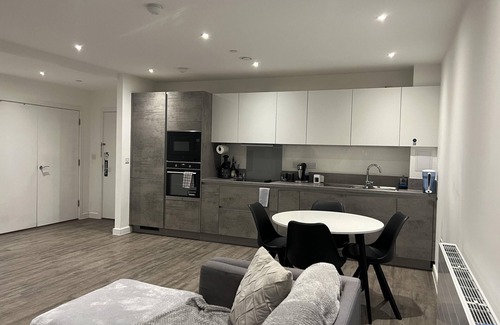 Gascoigne Apartment | Riverside Retreat in Barking