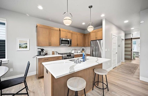 Coeur d'Alene House | Riverside Retreat | Lux New Build in Riverstone!