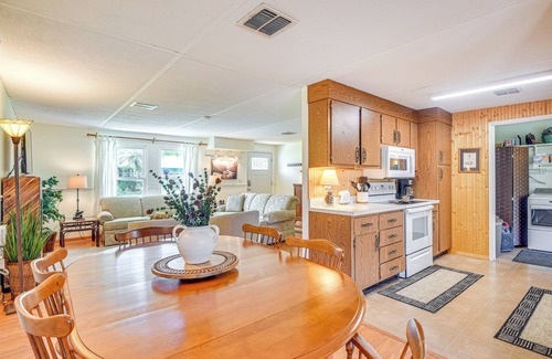 Astor House | Riverside Retreat w/Boat Dock in Sunny Astor!