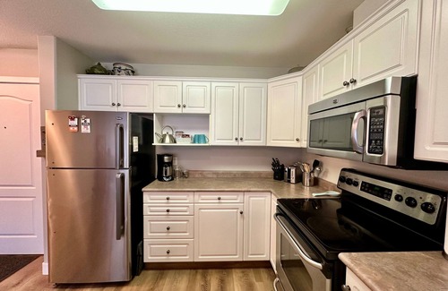 Sicamous Condo | Riverside Revive Condo w/Boat Slip, Outdoor Pool & Hot Tub, Cozy Outdoor Patio
