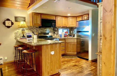 Breckenridge Ski Chalet | "Riverside Rhapsody" Breckenridge Chalet on the river