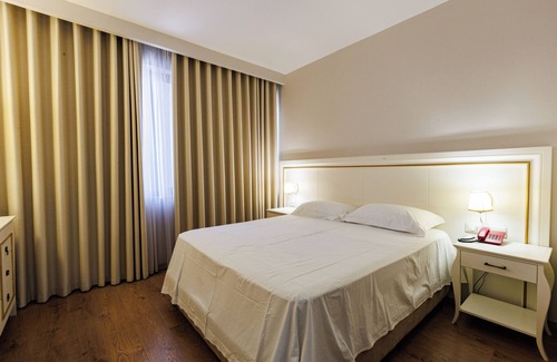 Mbrostar-Urë Hotel | Riverside rooms at Hotel Fieri