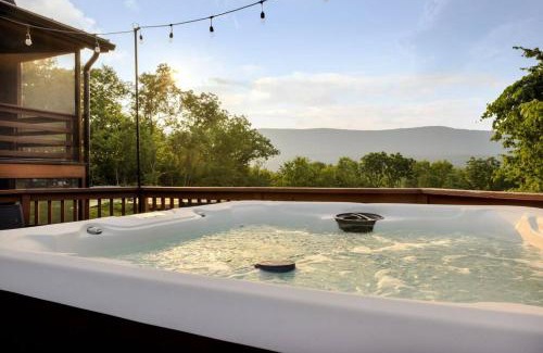 Rileyville House | Riverside Rose Cabin: Luxe*LogCabin*MtnView*Sleeps12*Secluded*Shenandoah