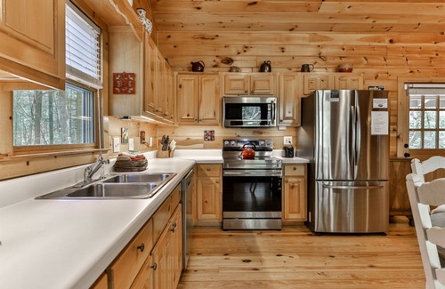 Ellijay Cabin | Riverside Runaway | Ellijay, GA