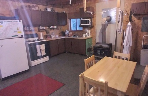 Lake Linden Cabin | Riverside Rustic Lodge -privacy/seclusion