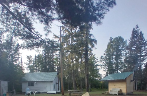 Lake Linden Cabin | Riverside Rustic Lodge -privacy/seclusion