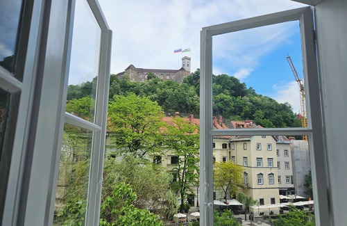 Ljubljana Old Town Apartment | Riverside stay & Castle view Apartment Mara/2 rooms, big living & dining room