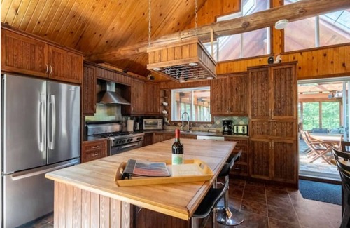 Saint-Raymond Cabin | Riverside Stay w/Pool Table, Open-Air Patio, BBQ