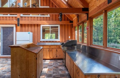 Saint-Raymond Cabin | Riverside Stay w/Pool Table, Open-Air Patio, BBQ