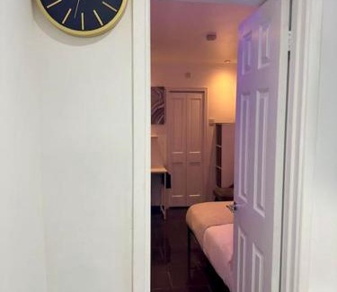 Thamesmead East Apartment | Riverside Stay with Parking in SE Ldn