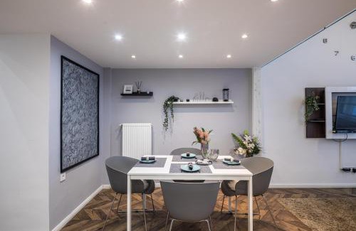 Inner City Budapest Apartment | Riverside Suite