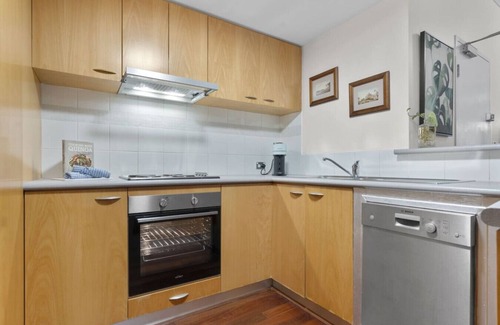 East Perth Apartment | Riverside Suite: Spectacular City Living