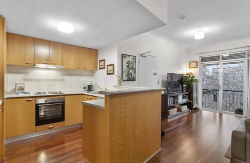 East Perth Apartment | Riverside Suite: Spectacular City Living