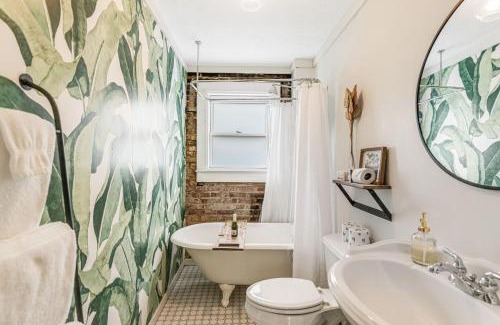 Woodfin House | Riverside Trade Retreat AvantStay Industrial-Chic Near Downtown Asheville