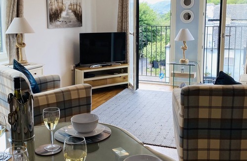 Balloch Apartment | Riverside View, Loch Lomond, Balloch