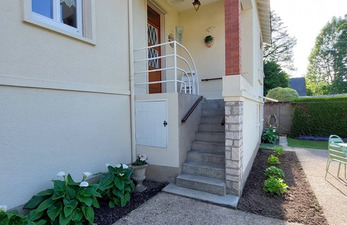 Olivet House | Riverside villa