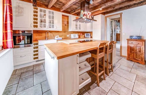 Leglise House | Riverside Villa with Charm