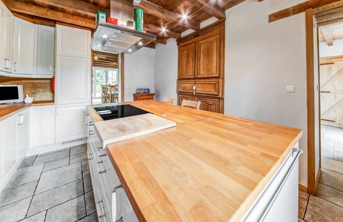 Leglise House | Riverside Villa with Charm