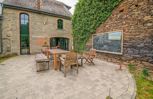 Leglise House | Riverside Villa with Charm