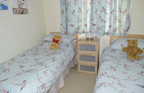 Tiddington Cabin | Riverside Wooden Lodge, Stratford-upon-Avon
