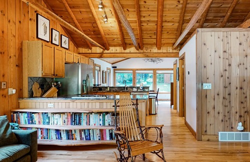 Beulah Cabin | Riverside wooded home with outdoor hot tub, fire pit, gas grill & WIFI