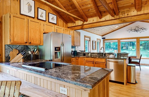 Beulah Cabin | Riverside wooded home with outdoor hot tub, fire pit, gas grill & WIFI