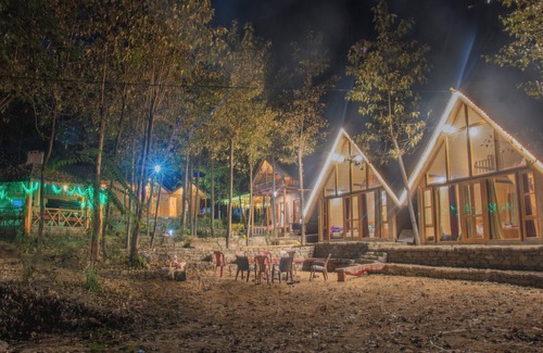 Banjar Cottage | Riverside wooden cottages with a great valley-scape