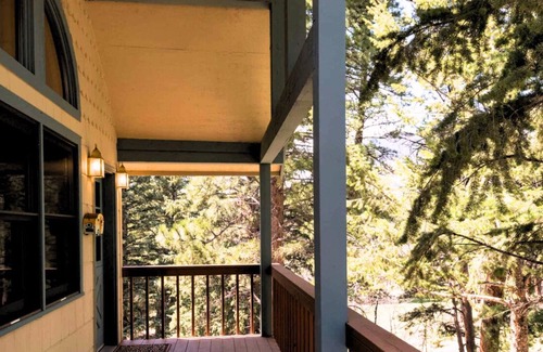Estes Park Cabin | RiverSong Inn - 26 Acres in Estes Park, Colorado with 10 King Bedrooms