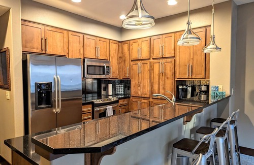 Coeur d'Alene Condo | Riverstone Condo by Lake CDA~KING Bed, Walk to Shops & Dining, Close to Downtown