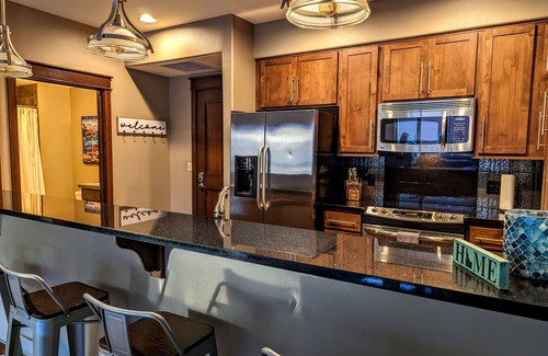 Coeur d'Alene Condo | Riverstone Condo by Lake CDA~KING Bed, Walk to Shops & Dining, Close to Downtown