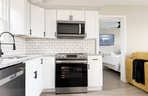 Newburgh Apartment | RiverStone Retreat A