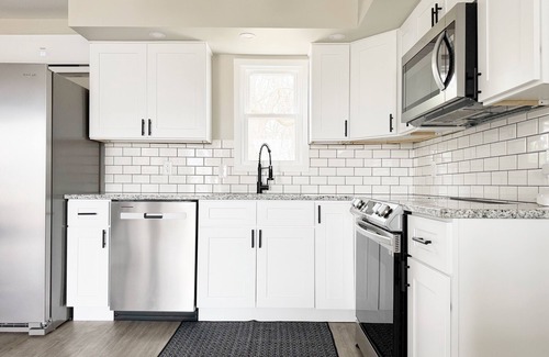 Newburgh Apartment | RiverStone Retreat A