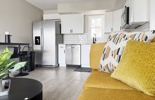 Newburgh Apartment | RiverStone Retreat A
