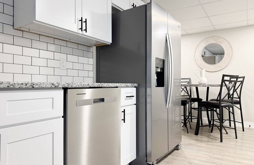 Newburgh Apartment | RiverStone Retreat C