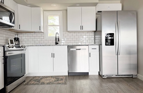 Newburgh Apartment | RiverStone Retreat E