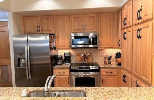 Coeur d'Alene Apartment | Riverstone Retreat