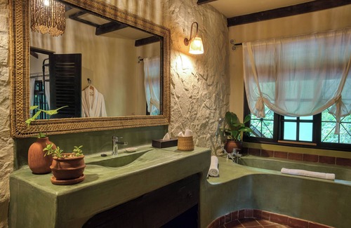 Arusha Cabin | Rivertrees Country Inn