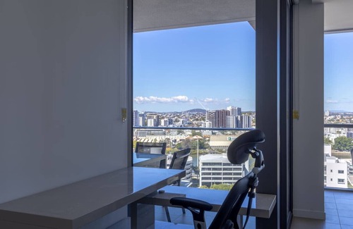 Milton Apartment | Riverview 3Beds | 2 Carparks | 1Min to Train&Cafe