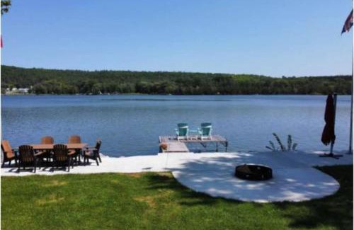 Quinte West House | Riverview Cottage Escape