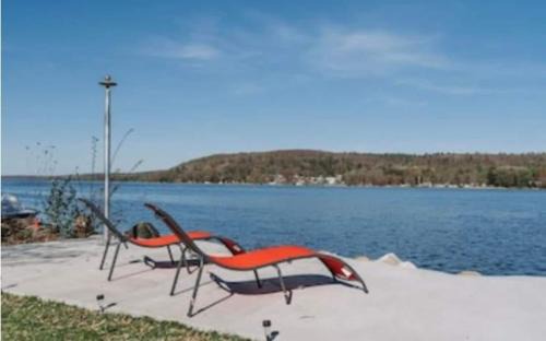 Quinte West House | Riverview Cottage Escape