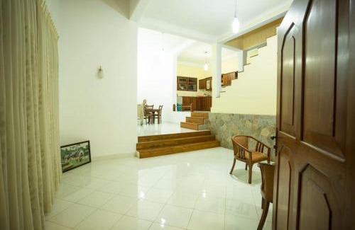 Sirimalwatta House | Riverview Glass Room