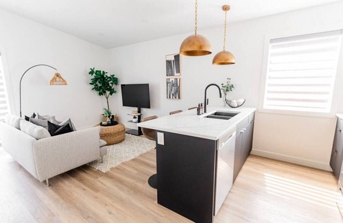 Winnipeg House | Riverview Health | Trendy Area | Free Parking