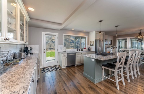 Chelan House | Riverview Pool Villa near Chelan, and Hot Tub!