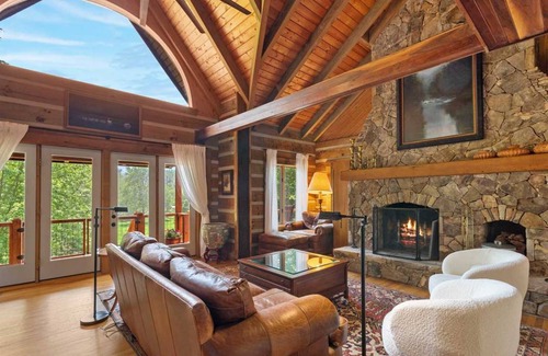 Sugar Grove House | Riverview Retreat